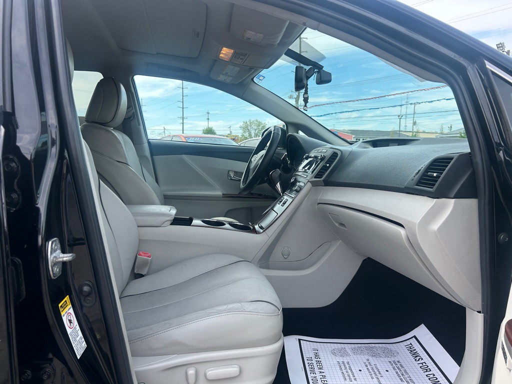 2010 Toyota Venza Image 11