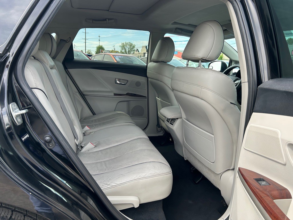 2010 Toyota Venza Image 12
