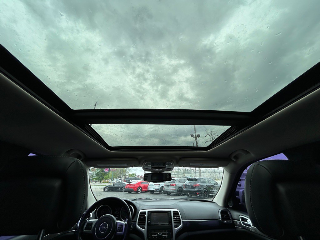 2012 Jeep Grand Cherokee Image 21