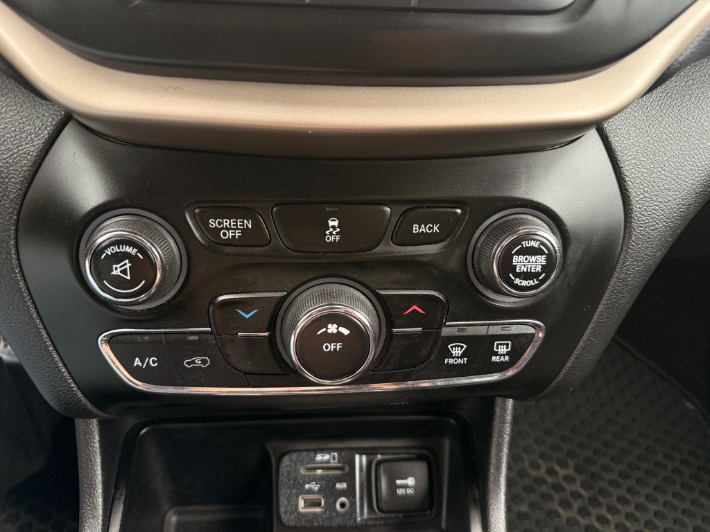 2017 Jeep Cherokee Image 15