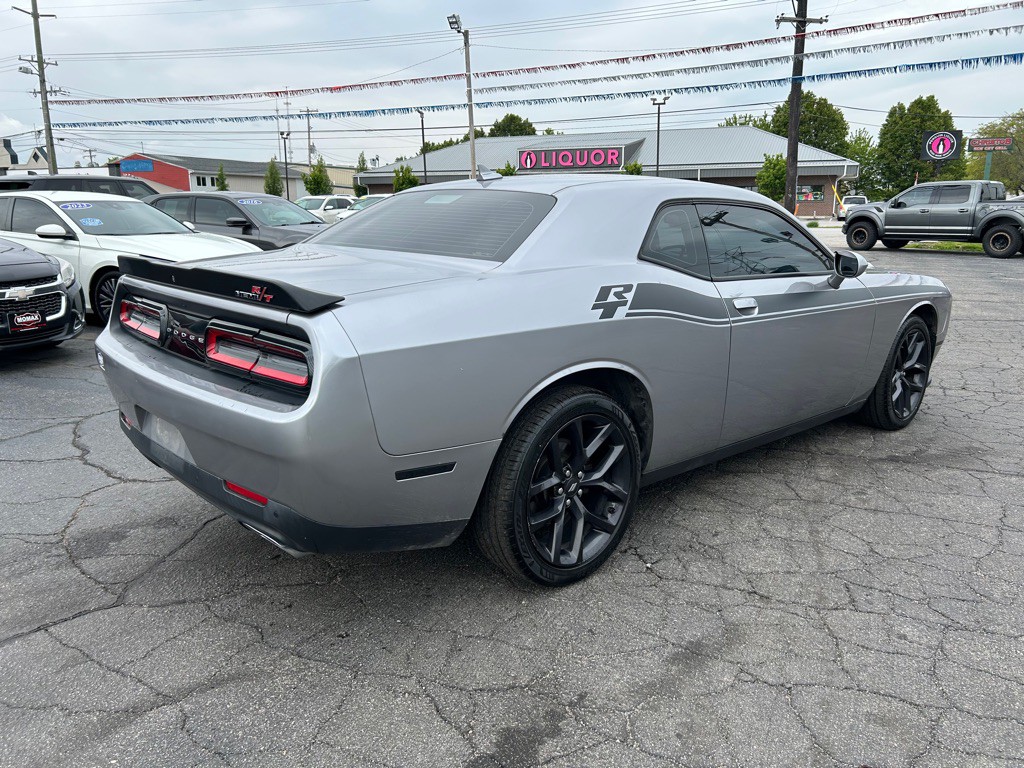 2015 Dodge Challenger Image 9