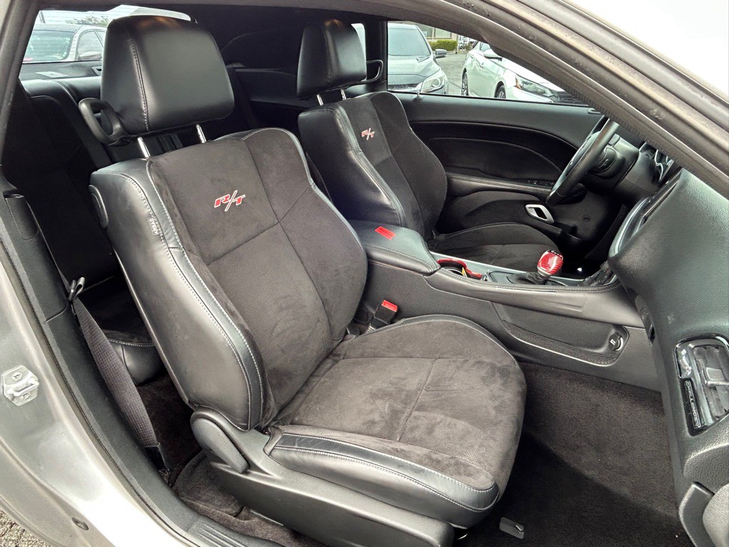 2015 Dodge Challenger Image 11