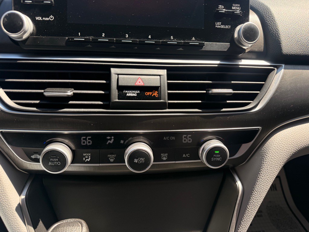 2018 Honda Accord Image 12
