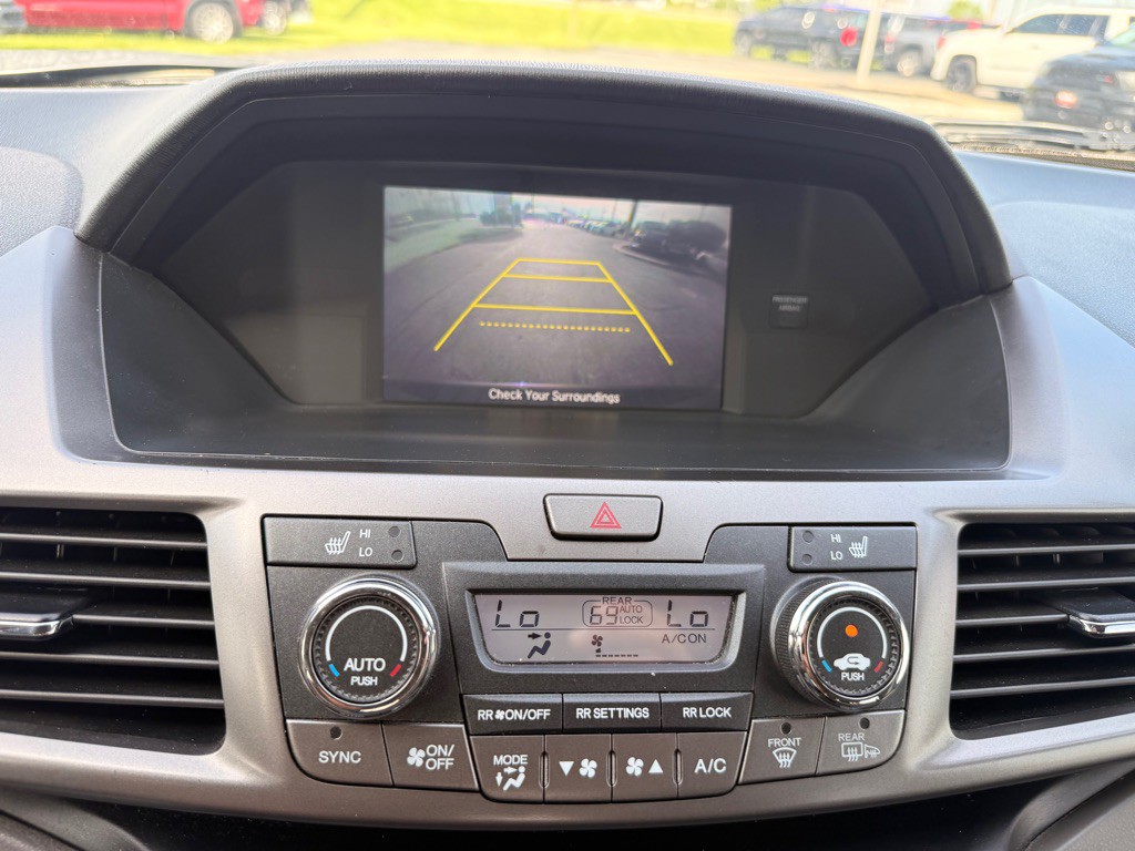 2015 Honda Odyssey Image 14