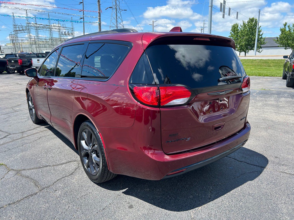2018 Chrysler Pacifica Image 7