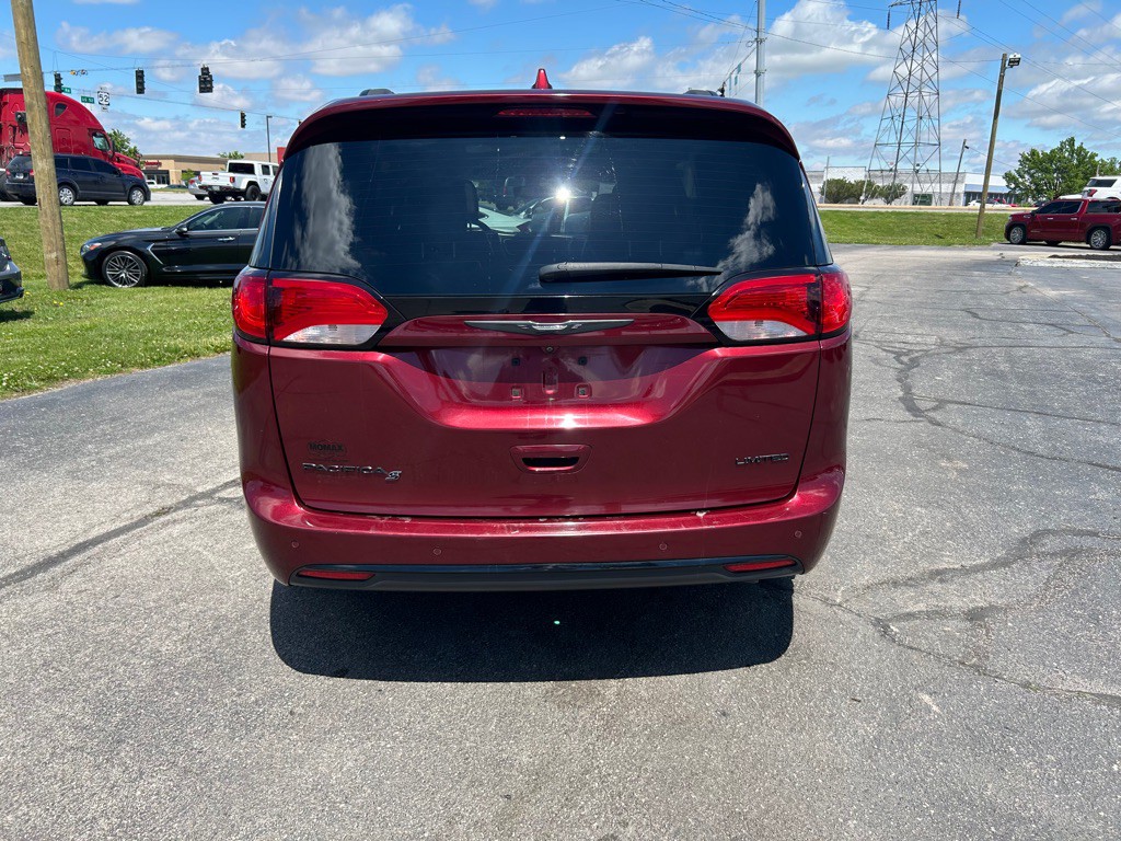 2018 Chrysler Pacifica Image 8