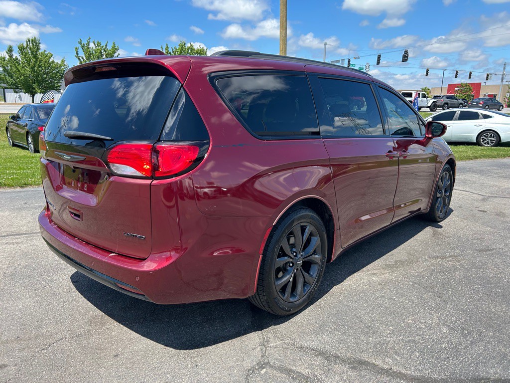 2018 Chrysler Pacifica Image 9