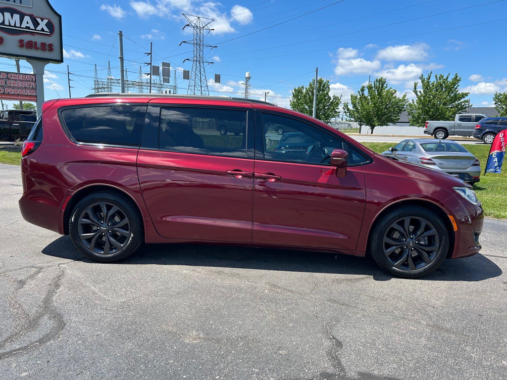 2018 Chrysler Pacifica Image 10