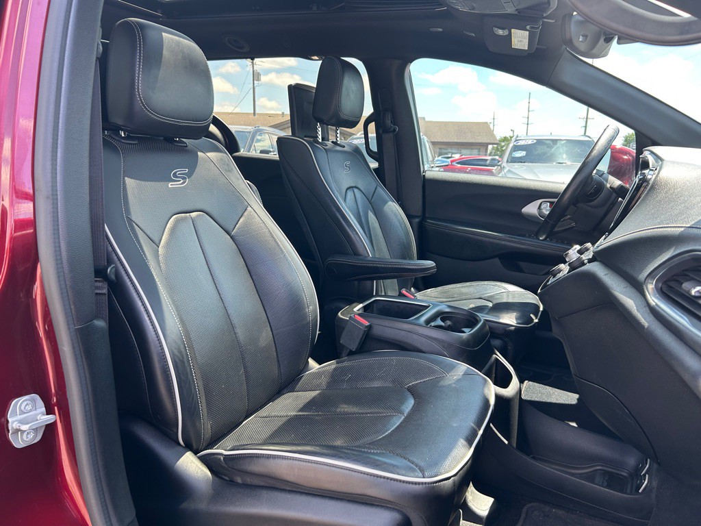 2018 Chrysler Pacifica Image 11