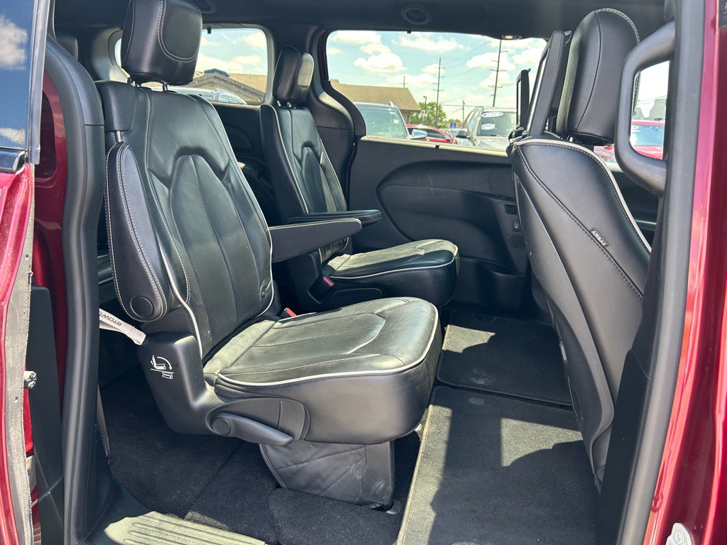2018 Chrysler Pacifica Image 12