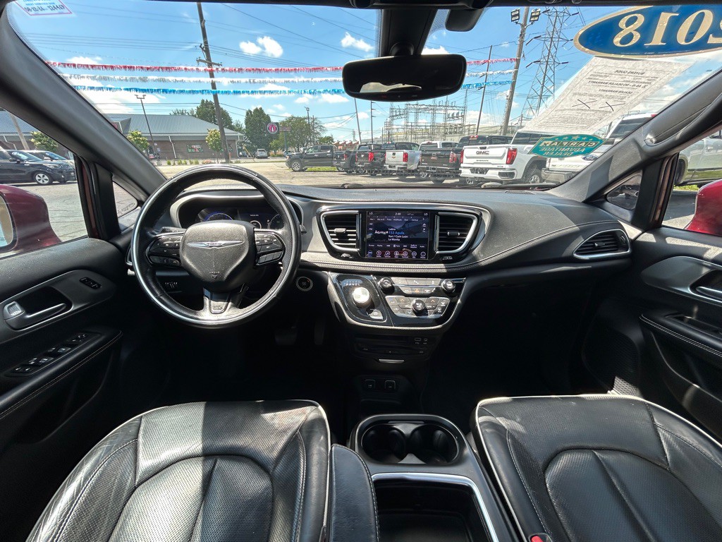 2018 Chrysler Pacifica Image 17