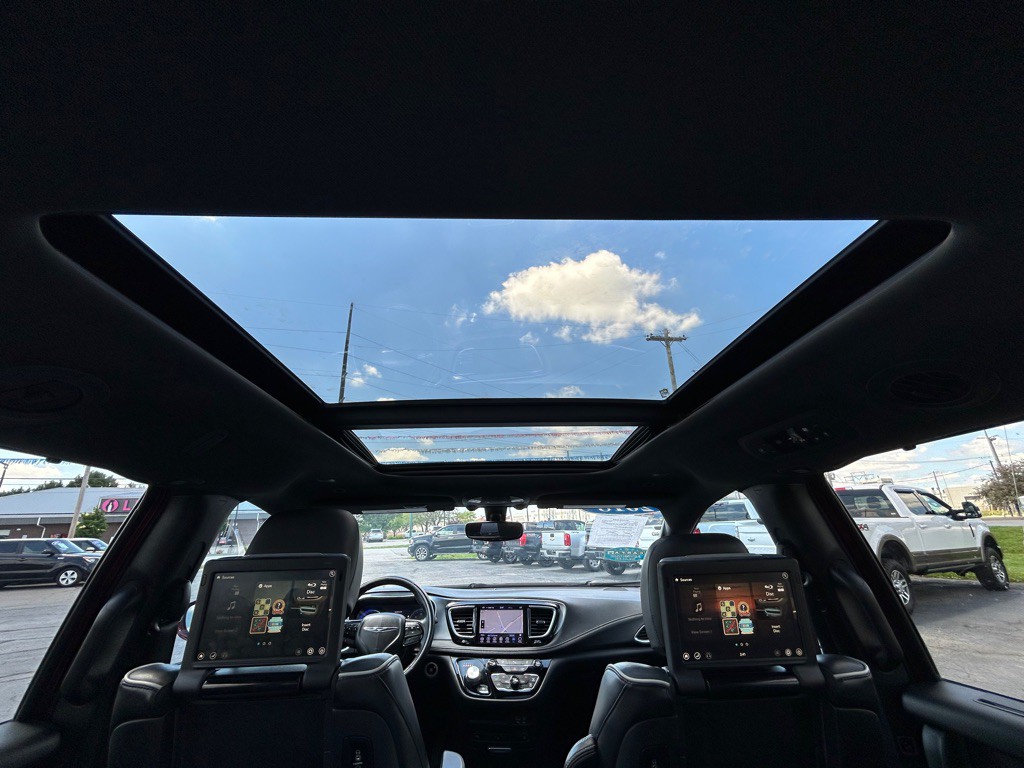 2018 Chrysler Pacifica Image 22