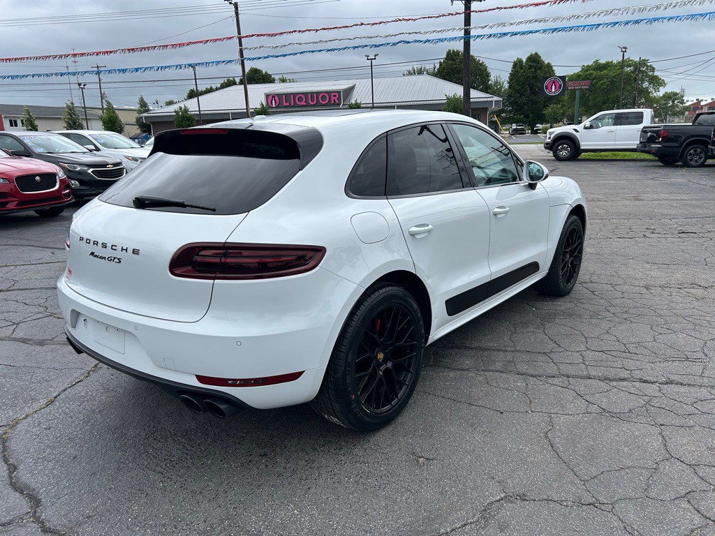 2017 Porsche Macan Image 9