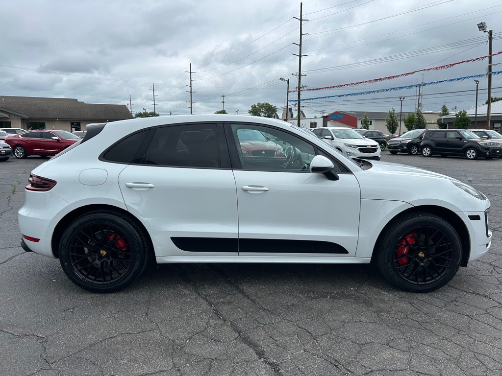 2017 Porsche Macan Image 10