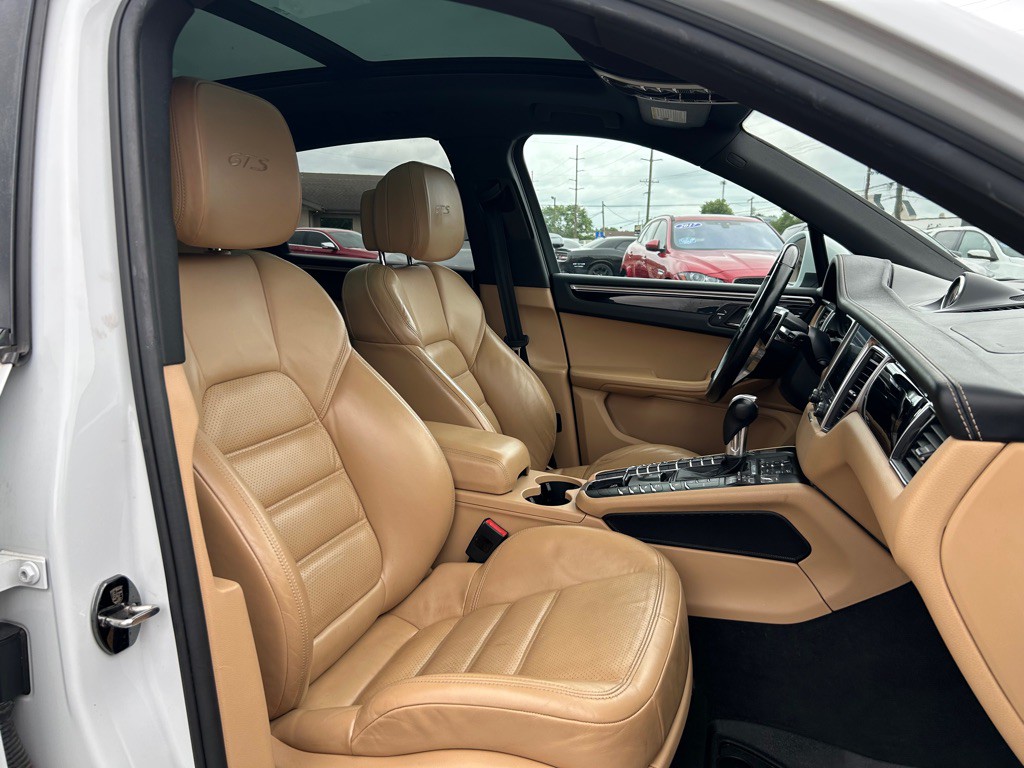 2017 Porsche Macan Image 11