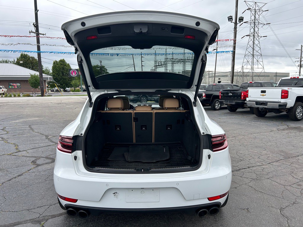 2017 Porsche Macan Image 13