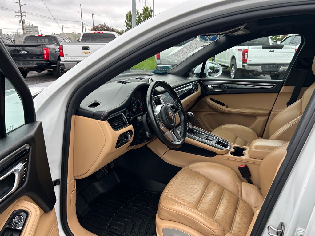 2017 Porsche Macan Image 15