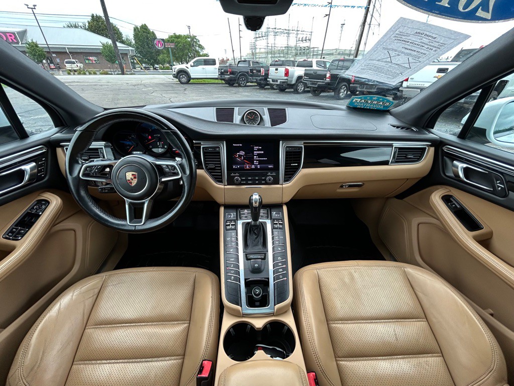 2017 Porsche Macan Image 16