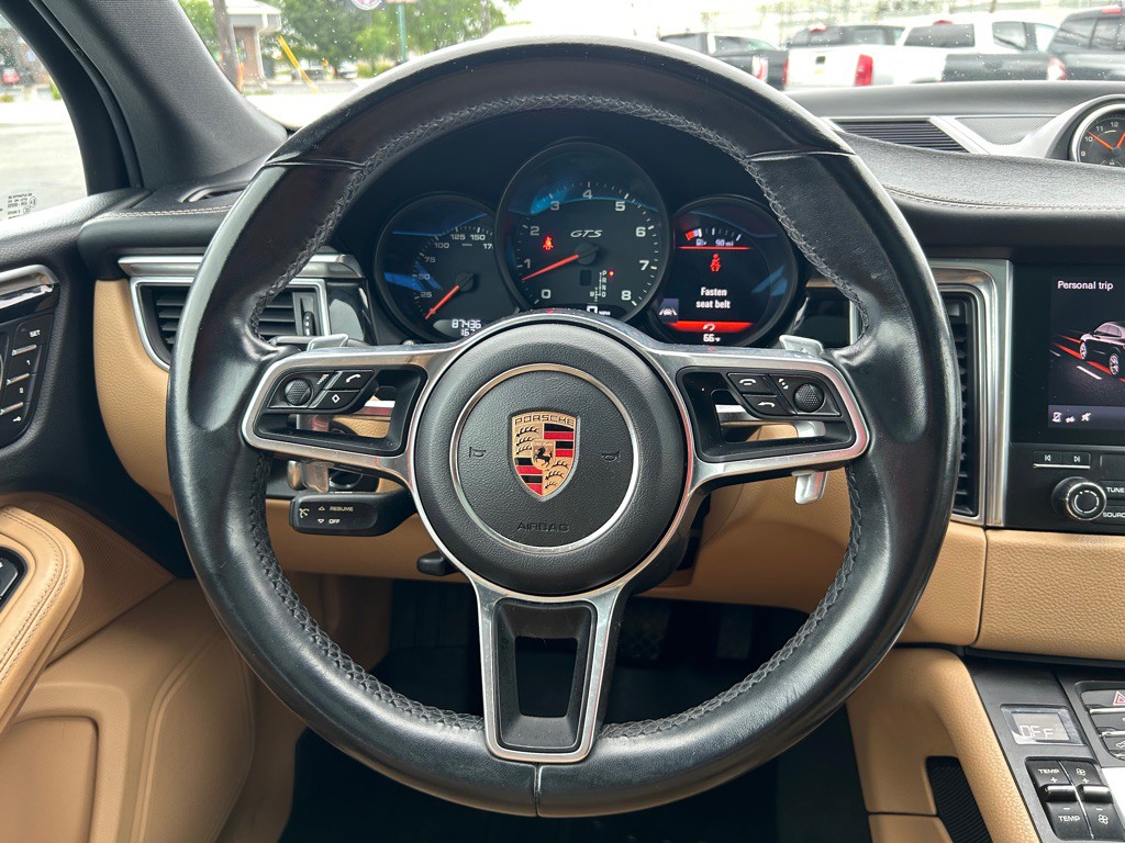 2017 Porsche Macan Image 17
