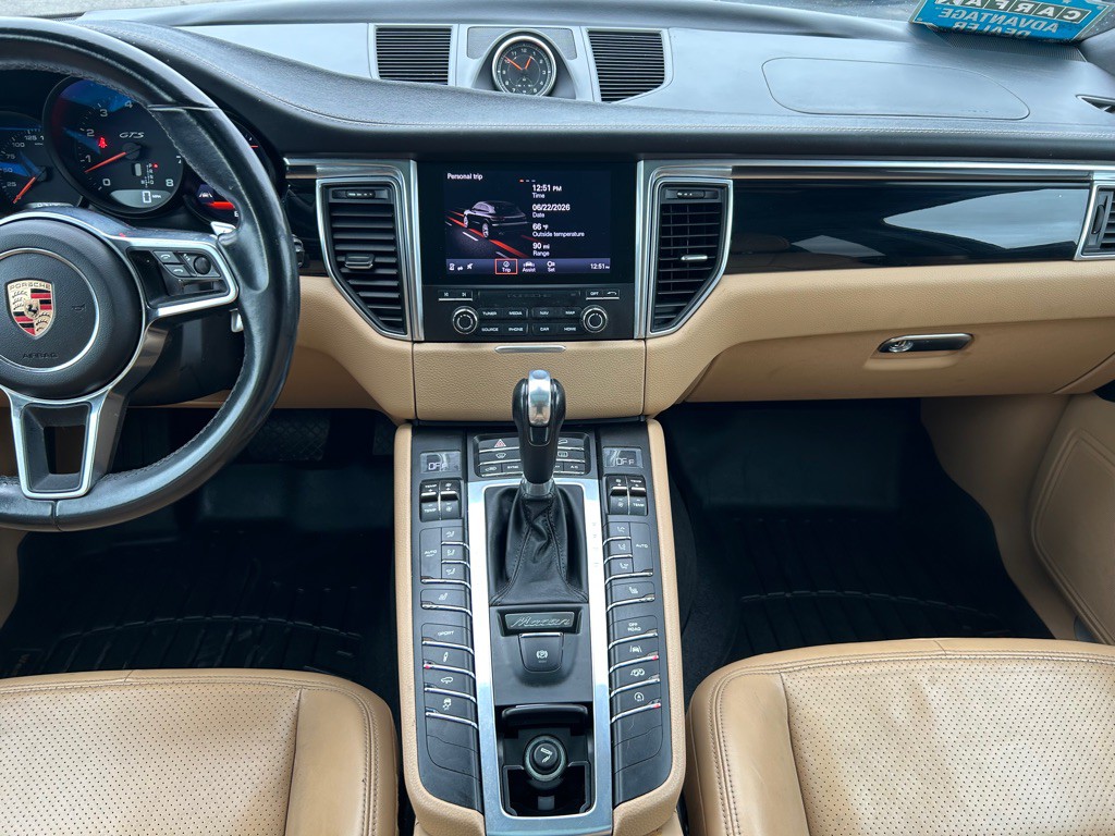 2017 Porsche Macan Image 19