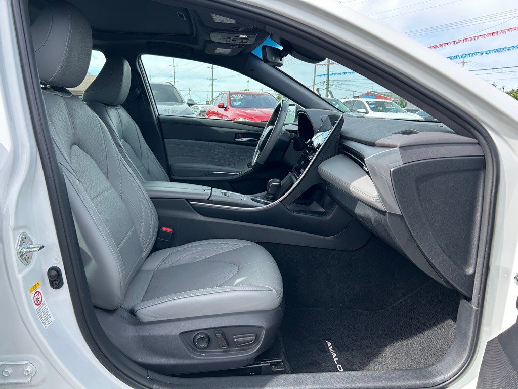 2019 Toyota Avalon Image 11
