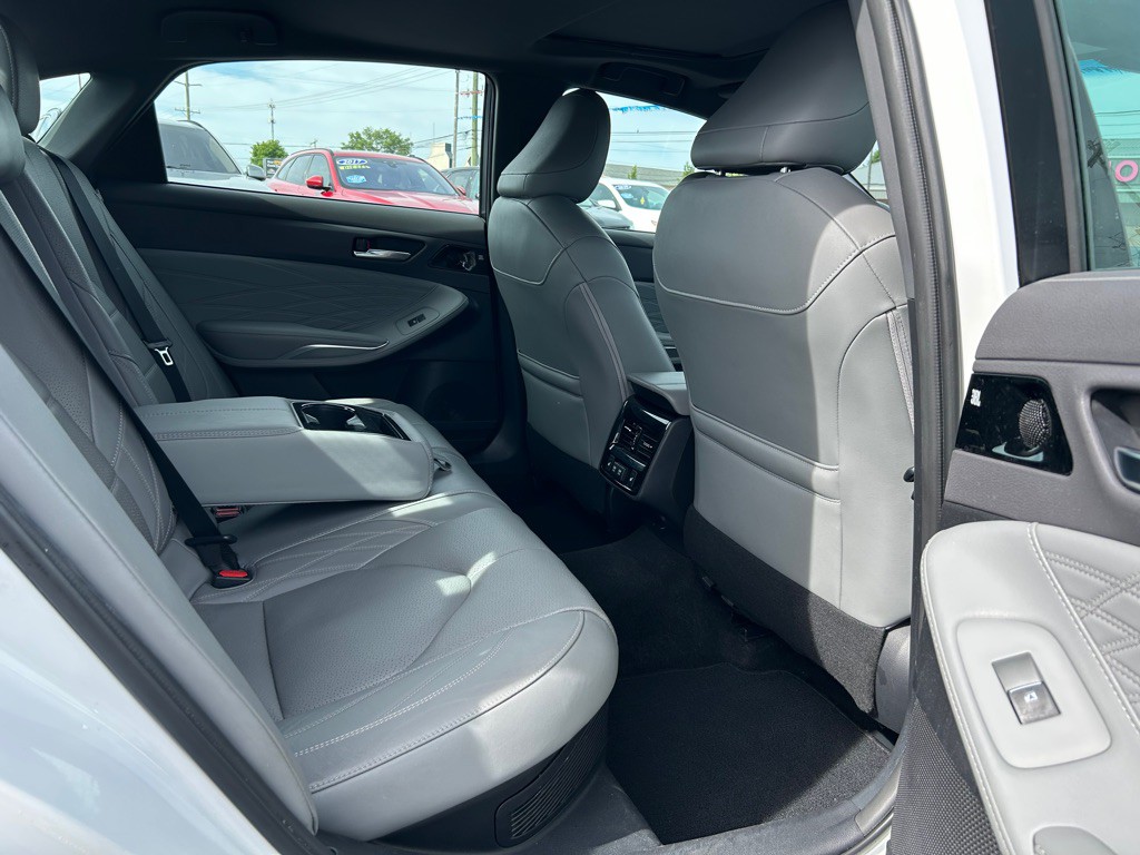 2019 Toyota Avalon Image 12