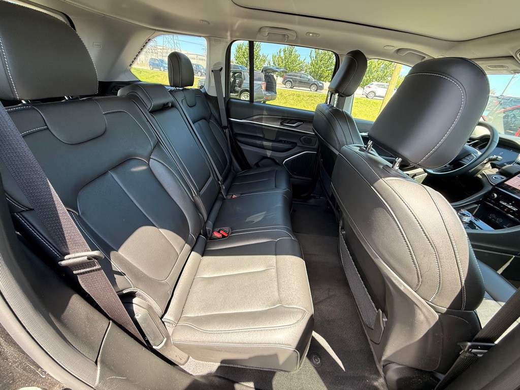 2023 Jeep Grand Cherokee Image 18