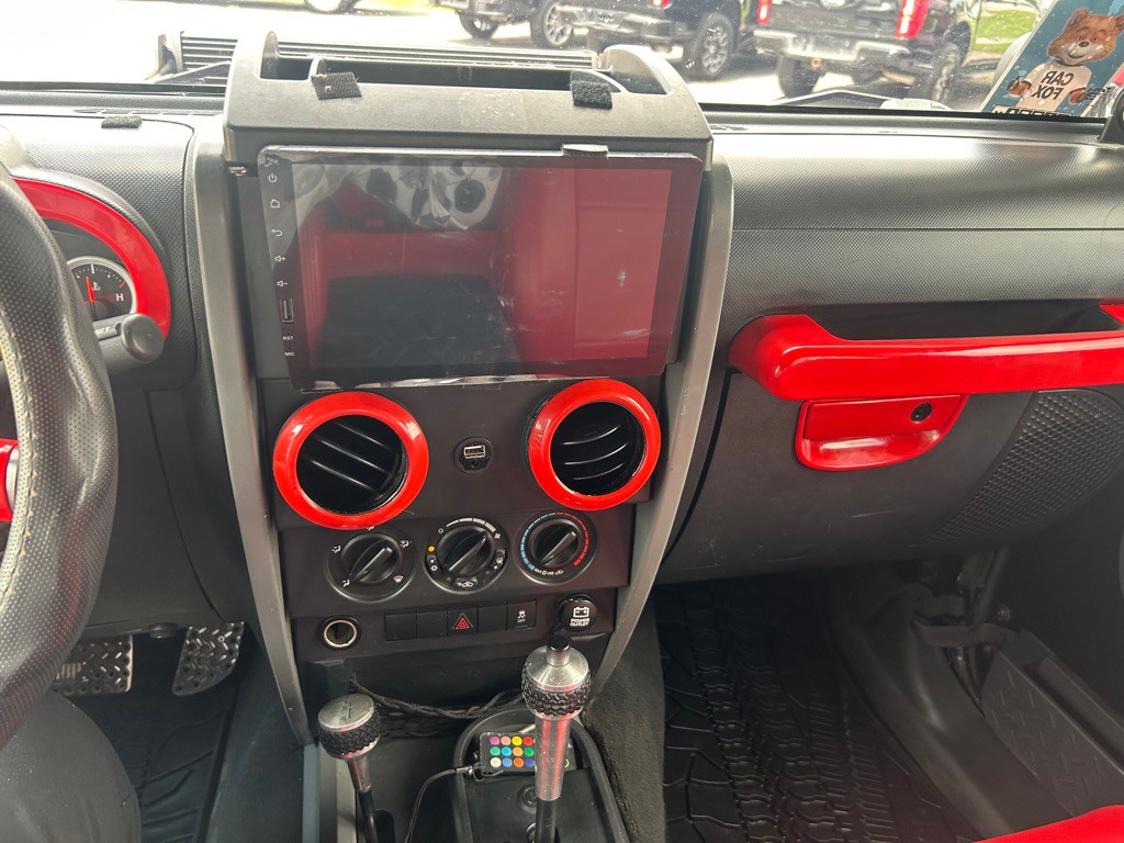 2010 Jeep Wrangler Unlimited Image 19