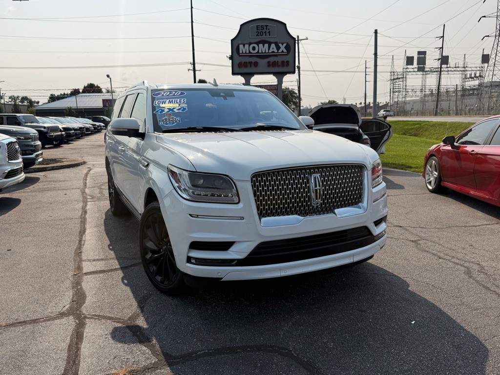 2020 Lincoln Navigator Image 2
