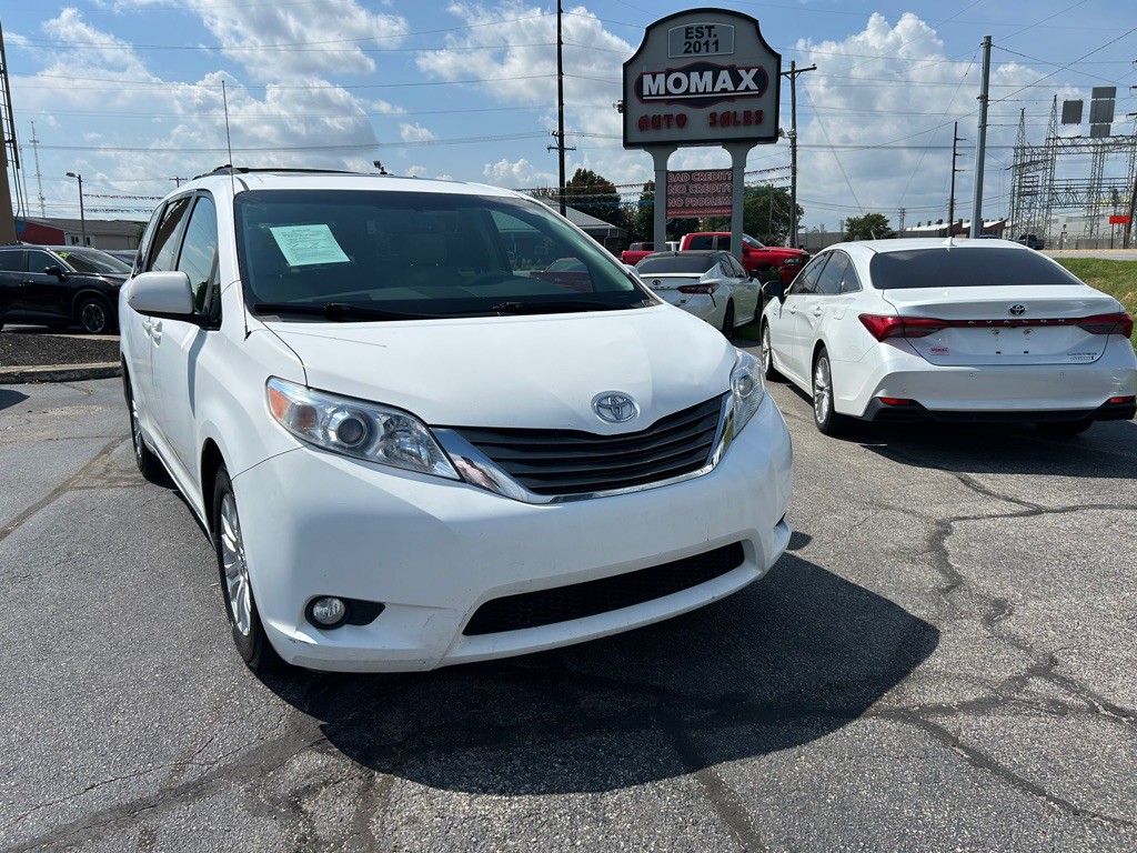 2012 Toyota Sienna Image 4