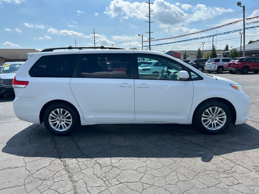 2012 Toyota Sienna Image 10