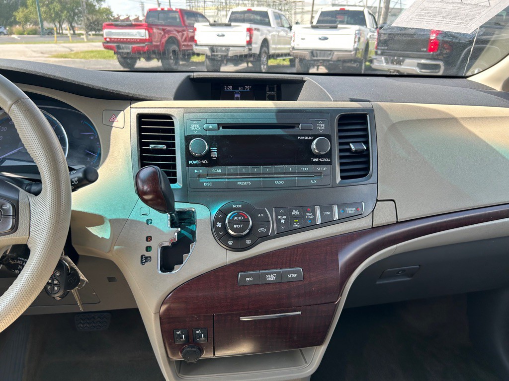 2012 Toyota Sienna Image 20