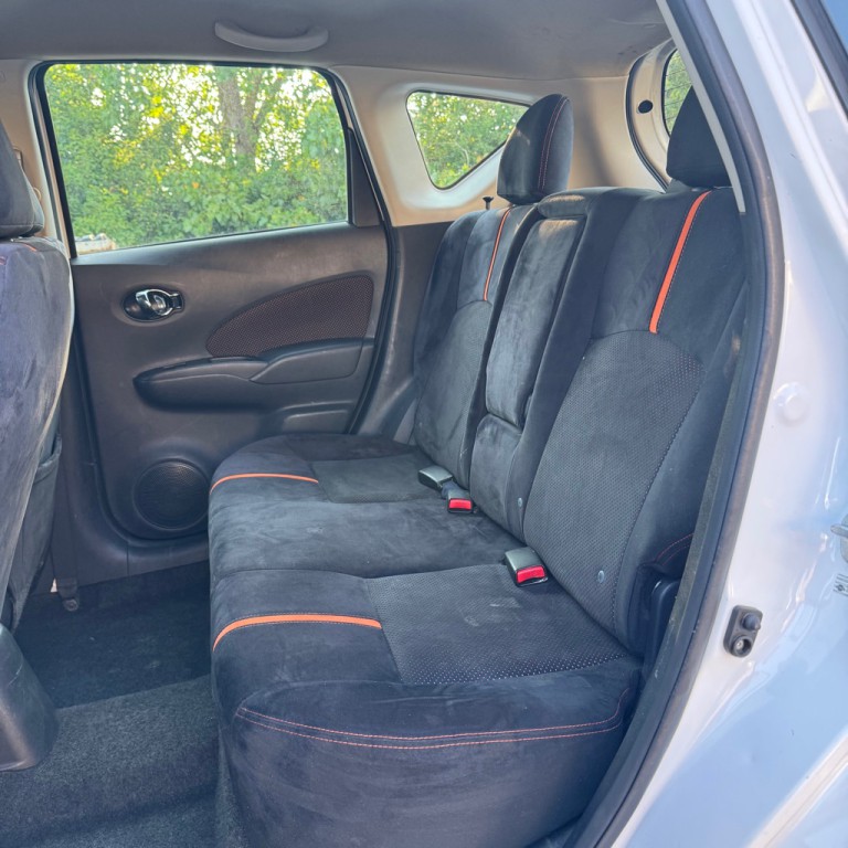 2016 Nissan Versa Image 11