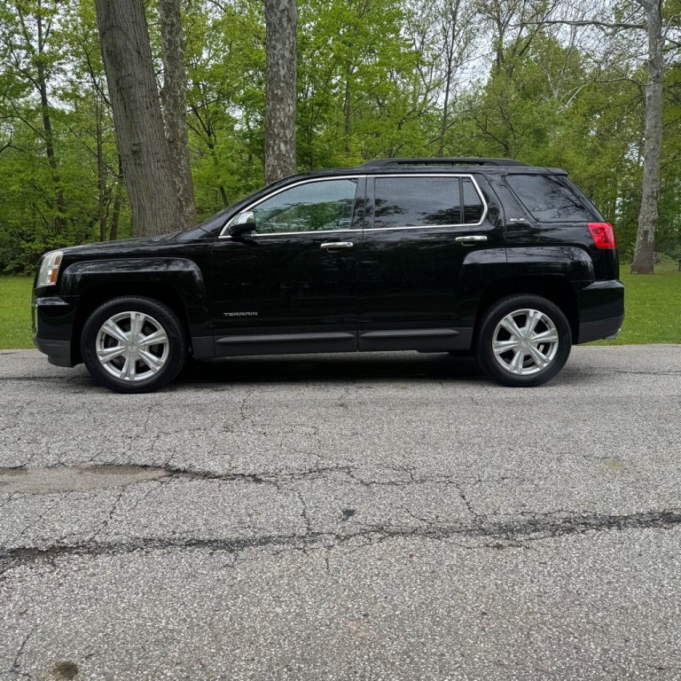 2017 GMC Terrain Image 2