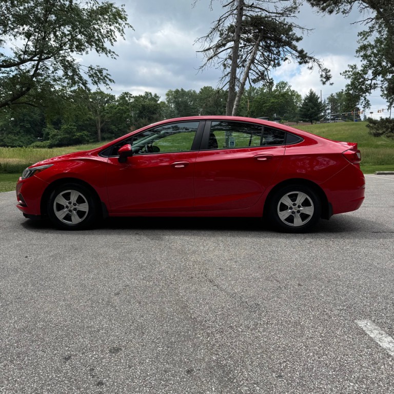 2016 Chevrolet Cruze Image 2