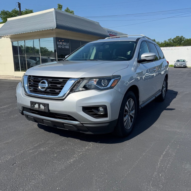 2017 Nissan Pathfinder Image 1