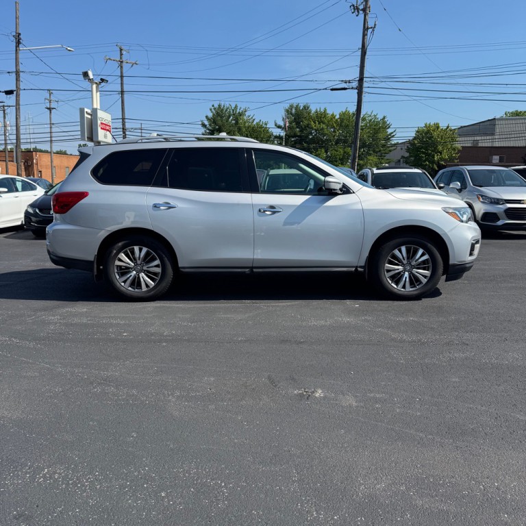 2017 Nissan Pathfinder Image 5