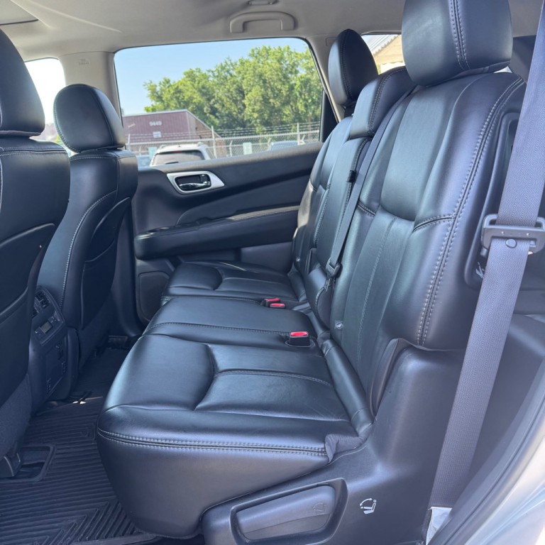 2017 Nissan Pathfinder Image 9