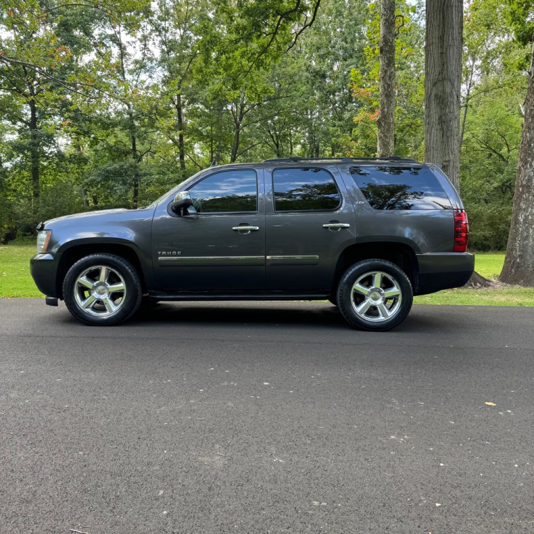2011 Chevrolet Tahoe Image 2
