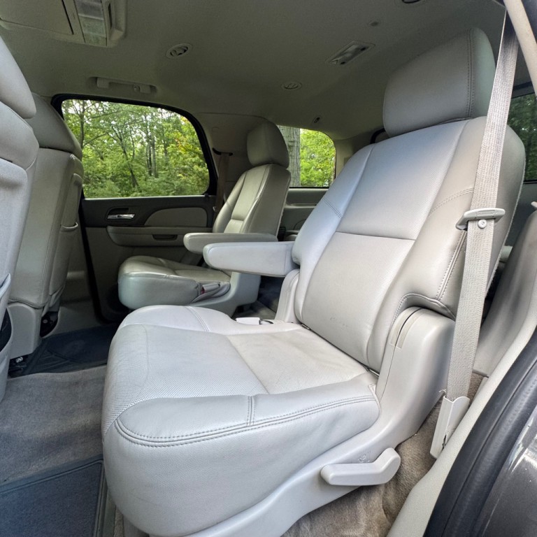 2011 Chevrolet Tahoe Image 12
