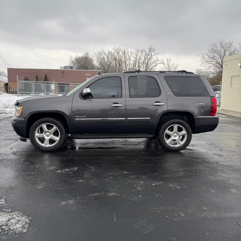 2011 Chevrolet Tahoe Image 2