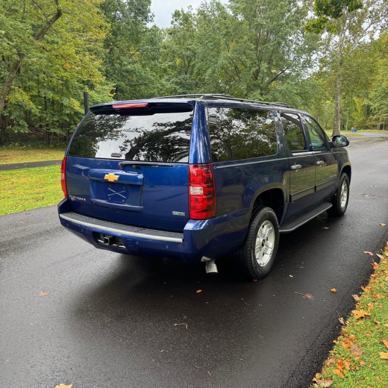 2012 Chevrolet Suburban Image 4