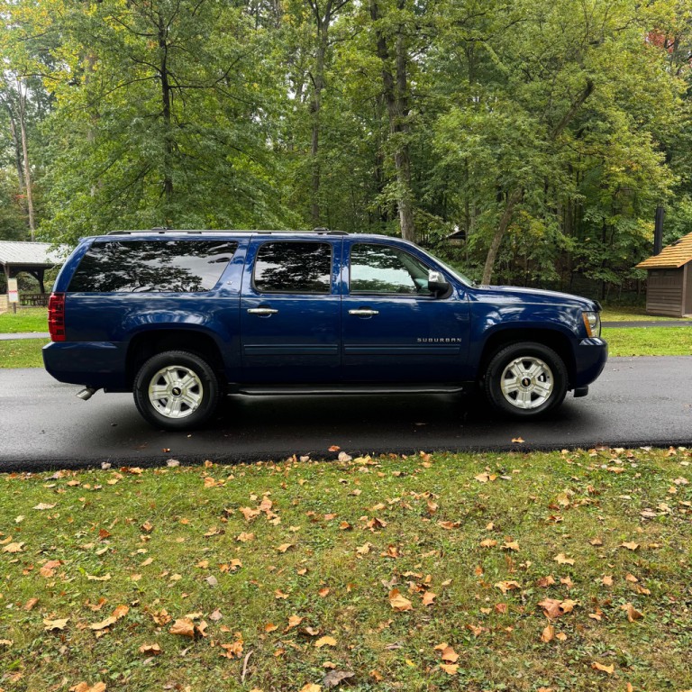 2012 Chevrolet Suburban Image 5