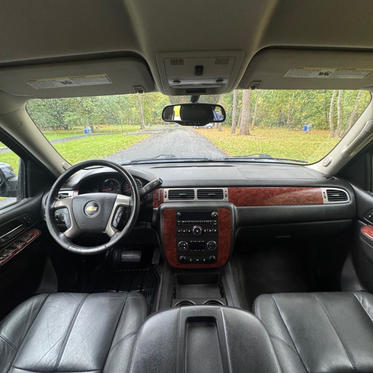 2012 Chevrolet Suburban Image 7