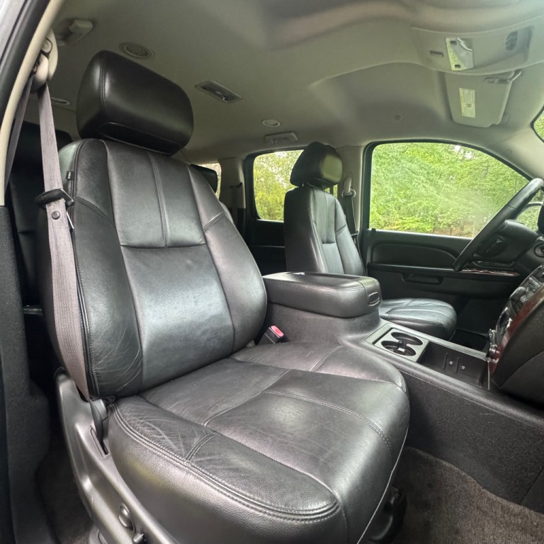 2012 Chevrolet Suburban Image 10