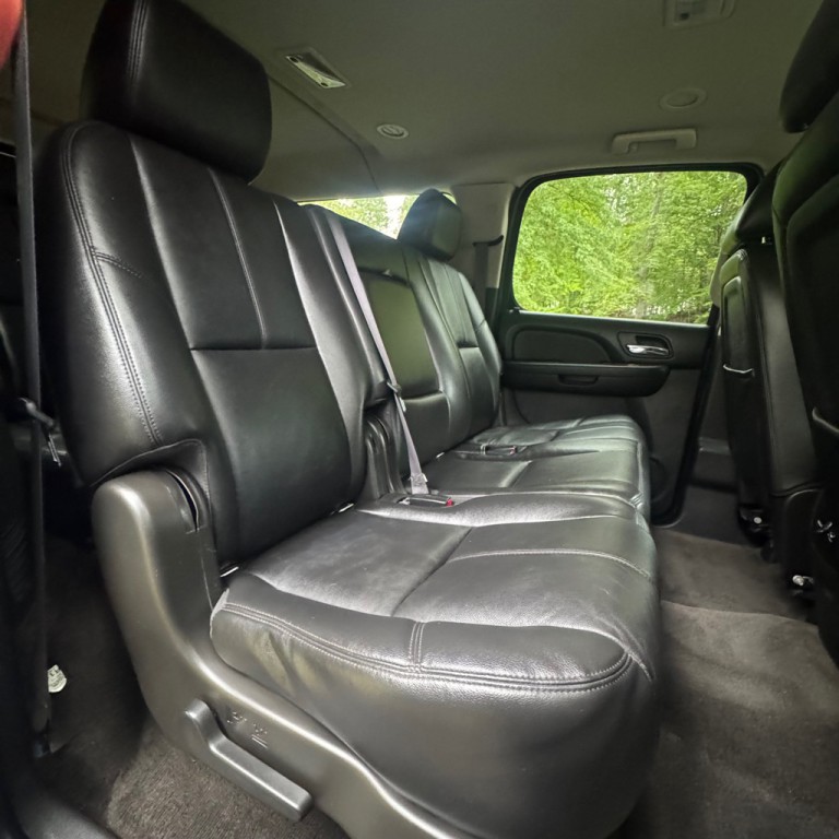 2012 Chevrolet Suburban Image 11