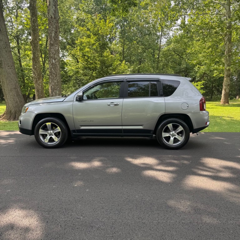 2017 Jeep Compass Image 2