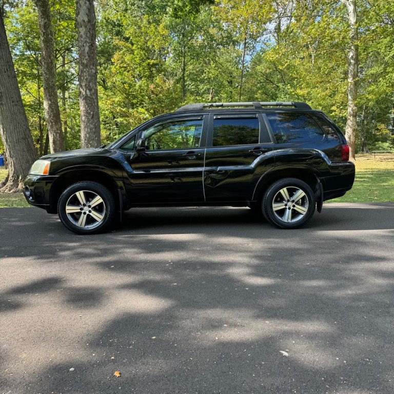 2011 Mitsubishi Endeavor Image 2