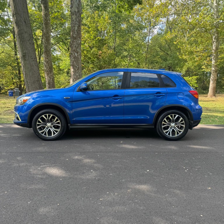 2018 Mitsubishi Outlander Image 2