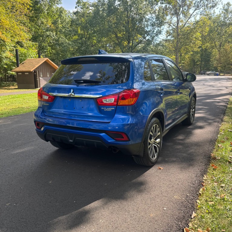 2018 Mitsubishi Outlander Image 4